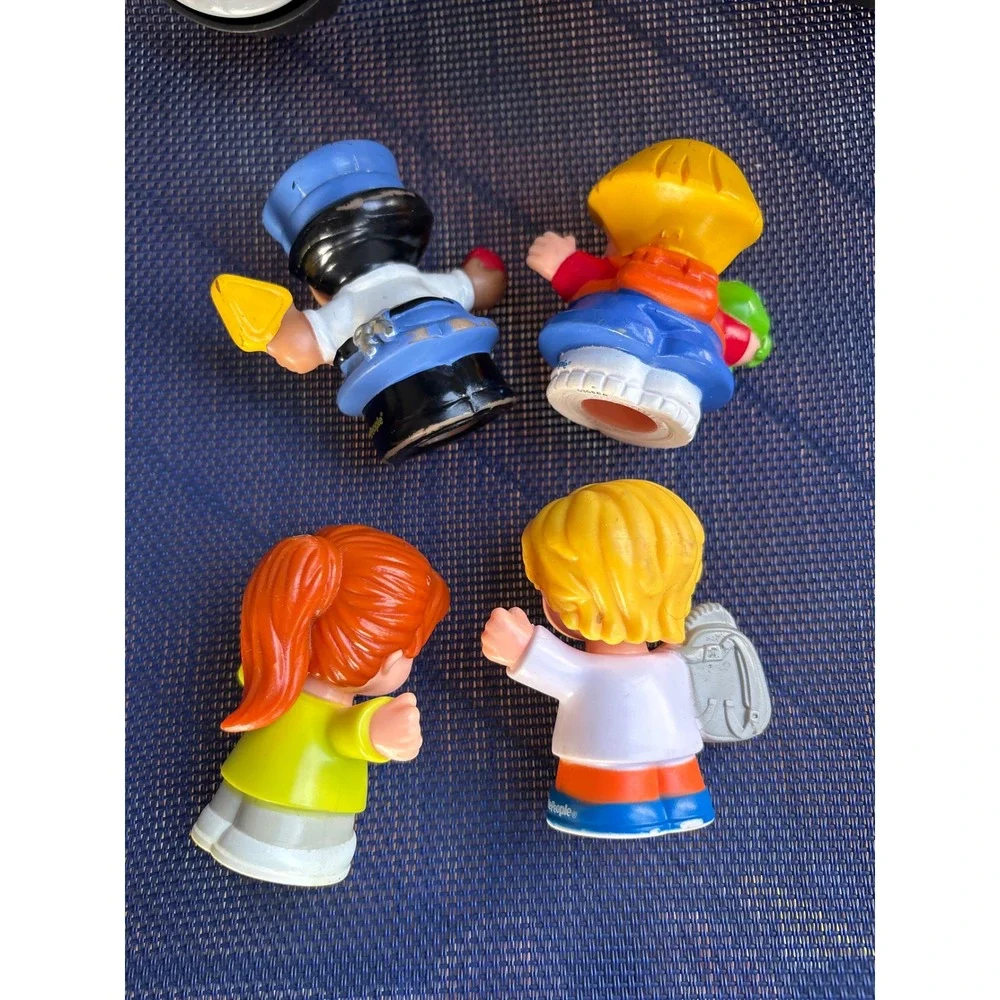 Fisher-Price Little People Lil Movers School Bus Yellow Toy with 4 Figures